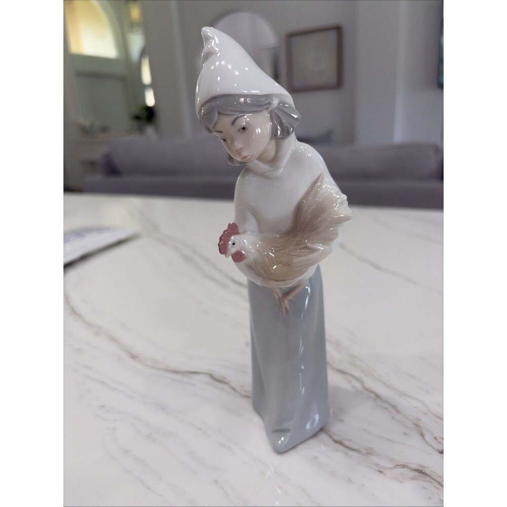 Lladro Girl with Rooster Porcelain Figurine 4677 Handmade Spain 8 Inch Glossy